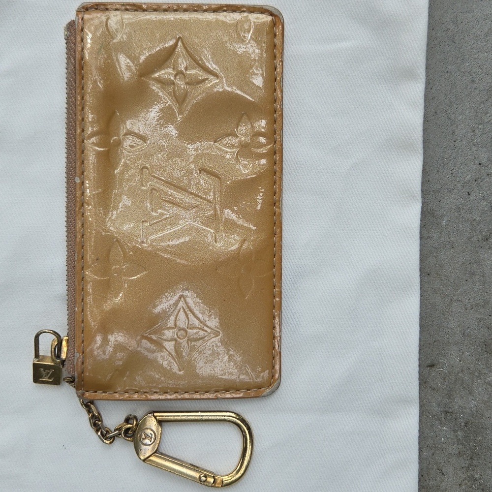 Louis Vuitton Vernis Key Ring Pouch Gold - Picture 3 of 17